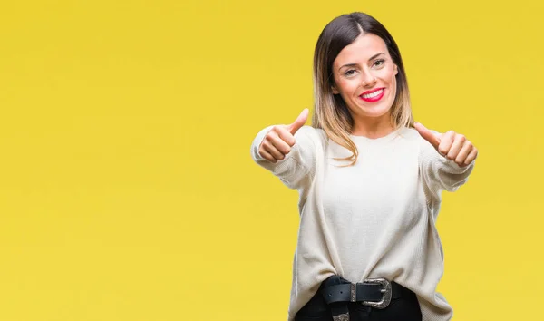 Mujer Hermosa Joven Suéter Blanco Casual Sobre Fondo Aislado Aprobando —  Fotos de Stock