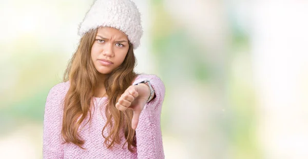 Mladá Krásná Bruneta Žena Nosí Svetr Zimní Čepice Izolované Pozadí — Stock fotografie