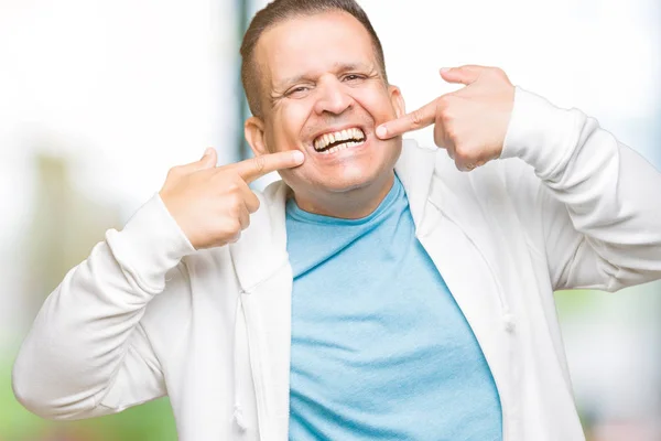 Hombre Árabe Mediana Edad Con Sudadera Sobre Fondo Aislado Sonriendo —  Fotos de Stock