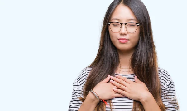 Mujer Asiática Joven Con Gafas Sobre Fondo Aislado Sonriendo Con — Foto de Stock