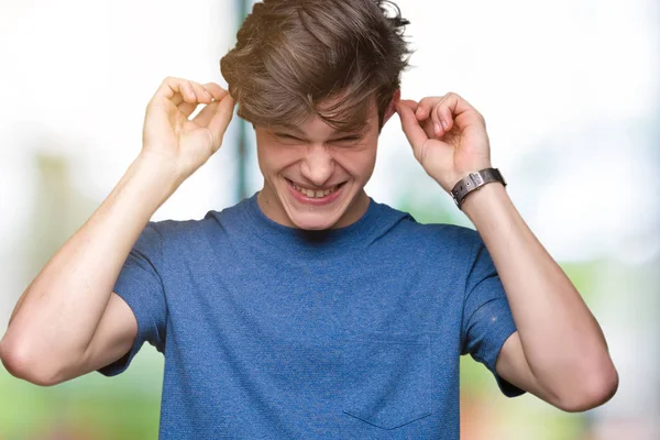 Homem Bonito Jovem Vestindo Camiseta Azul Sobre Fundo Isolado Sorrindo — Fotografia de Stock