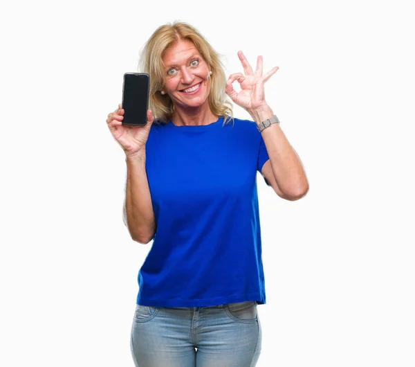 Μέσης Ηλικίας Ξανθιά Γυναίκα Δείχνει Κενή Οθόνη Του Smartphone Πέρα — Φωτογραφία Αρχείου
