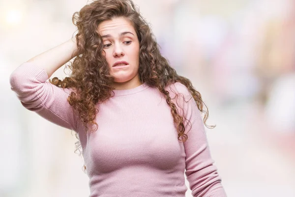 Mooie Brunette Krullend Haar Jong Meisje Roze Trui Dragen Geïsoleerde — Stockfoto