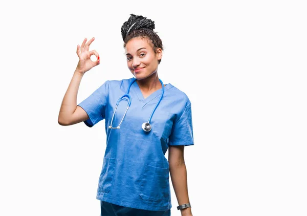 Joven Trenzado Cabello Afroamericano Chica Profesional Cirujano Sobre Fondo Aislado — Foto de Stock