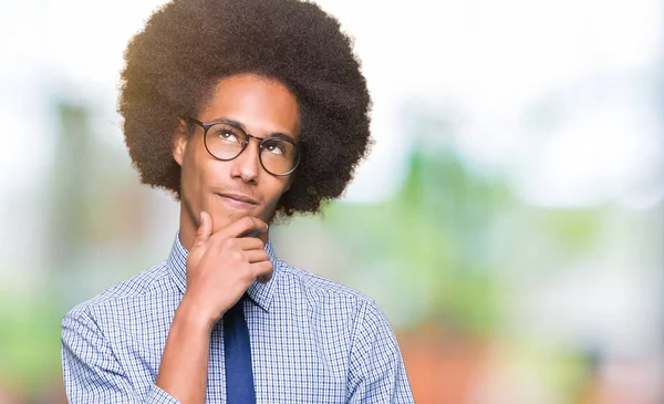 Giovane Uomo Affari Afro Americano Con Capelli Afro Che Indossa — Foto Stock