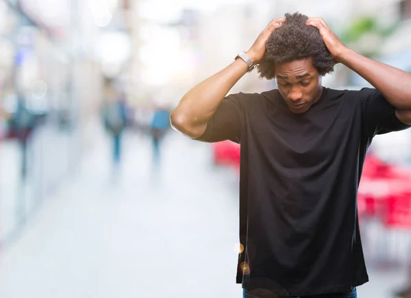 Homem Afro Americano Sobre Fundo Isolado Sofrendo Dor Cabeça Desesperada — Fotografia de Stock