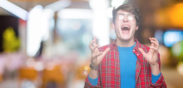 Mladý Pohledný Student Muž Nosí Brýle Crazy Izolované Pozadí Šílený — Stock fotografie