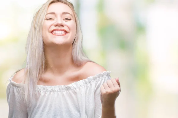 Mulher Loira Jovem Sobre Fundo Isolado Muito Feliz Animado Fazendo — Fotografia de Stock