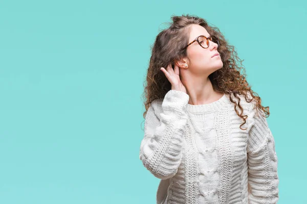 Hermosa Morena Pelo Rizado Chica Joven Con Suéter Invierno Sobre —  Fotos de Stock