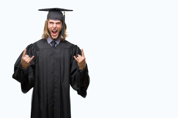 Jovem Bonito Graduado Homem Com Cabelos Longos Sobre Fundo Isolado — Fotografia de Stock