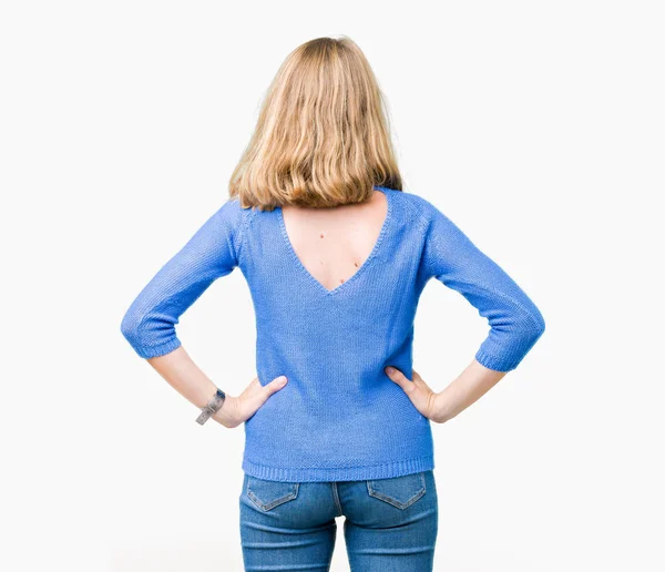 Mooie Jonge Vrouw Blauwe Trui Dragen Geïsoleerde Achtergrond Staande Achteruit — Stockfoto