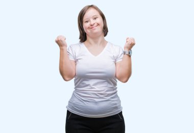 Genç Yetişkin kadın kutluyor izole arka plan üzerinde down sendromlu şaşırttı ve başarı için kaldırdı kollarını açarak hayret ve gözleri açık. Kazanan kavramı.