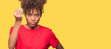 Güzel genç Afro-Amerikan izole arka plan üzerinde yapıyor İtalyan jest kadın el ve parmak emin ifadesiyle