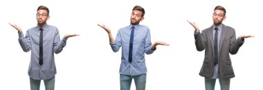 İspanyol Genç iş adamı izole arka plan clueless ve şaşkın bir ifadeyle kollar ve eller kaldırdı üzerine kolaj. Şüphe kavramı.