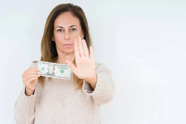 Mujer Mediana Edad Sosteniendo Billete Dólares Sobre Fondo Aislado Con — Foto de Stock