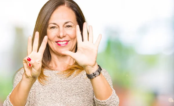 Schöne Frau Mittleren Alters Die Einen Modischen Pullover Trägt Und — Stockfoto