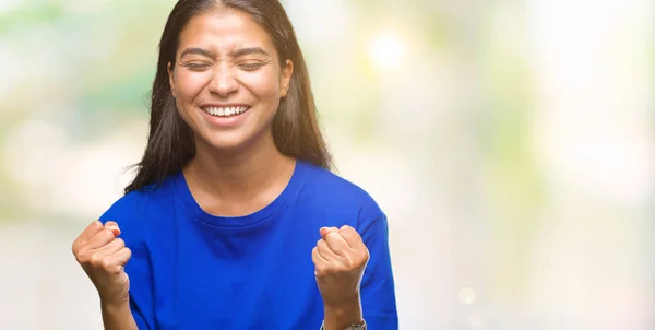 Joven Mujer Árabe Hermosa Sobre Fondo Aislado Muy Feliz Emocionado — Foto de Stock