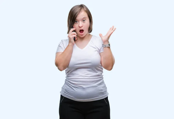 Jonge Volwassen Vrouw Met Het Syndroom Van Nemen Gebruikend Smartphone — Stockfoto