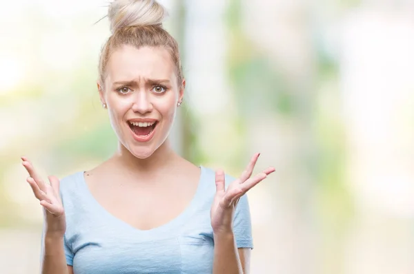 Giovane Donna Bionda Sfondo Isolato Che Celebra Pazzo Pazzo Successo — Foto Stock