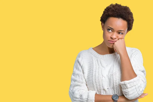 Gyönyörű Fiatal Afro Amerikai Fárasztó Pulóver Felső Elszigetelt Háttér Gondolkodás — Stock Fotó