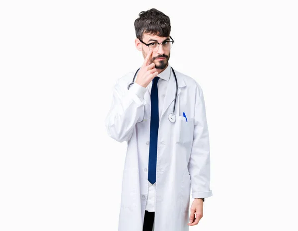 Young Doctor Man Wearing Hospital Coat Isolated Background Pointing Eye — Stock Photo, Image