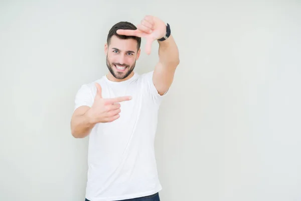 Jeune Bel Homme Portant Shirt Blanc Décontracté Sur Fond Isolé — Photo