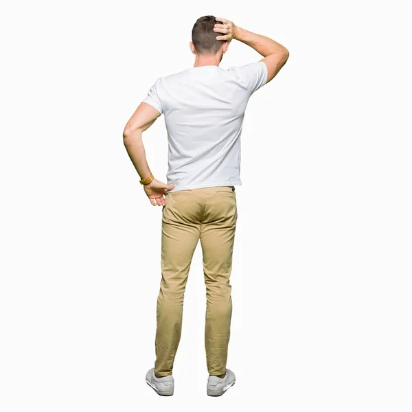 Beau Homme Portant Shirt Blanc Décontracté Vers Arrière Pensant Doute — Photo