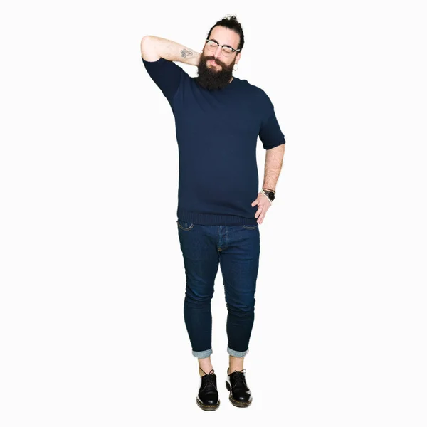 Giovane Hipster Uomo Con Capelli Lunghi Barba Con Gli Occhiali — Foto Stock