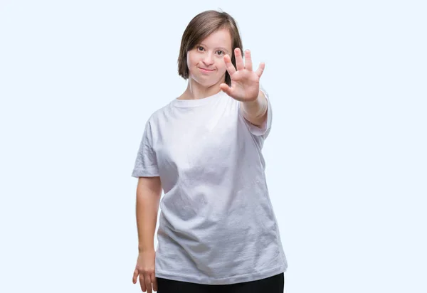 停止を行う分離の背景にダウン症候群の若い大人の女性は 手のひらの上で歌います 顔に否定的な深刻なジェスチャーで警告式 — ストック写真