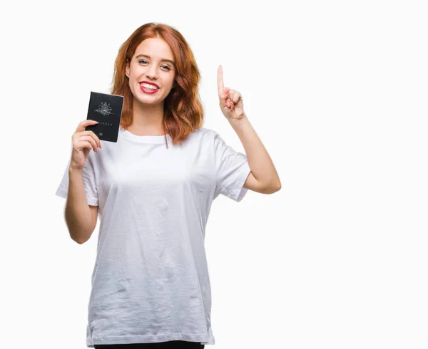 Jovem Bela Mulher Segurando Passaporte Austrália Sobre Fundo Isolado Surpreso — Fotografia de Stock