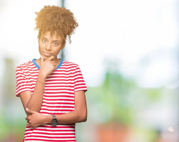 Linda Jovem Afro Americana Sobre Fundo Isolado Olhando Confiante Para — Fotografia de Stock