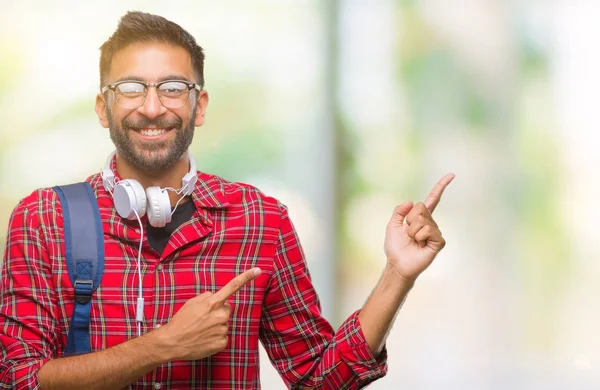 Estudiante Hispano Adulto Con Auriculares Mochila Sobre Fondo Aislado Sonriendo —  Fotos de Stock