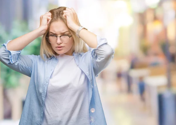 Joven Mujer Negocios Caucásica Con Gafas Sobre Fondo Aislado Que —  Fotos de Stock