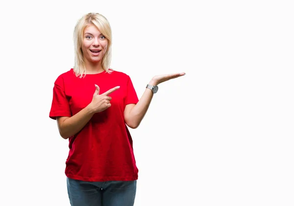 Jovem Bela Mulher Loira Vestindo Camiseta Vermelha Sobre Fundo Isolado — Fotografia de Stock