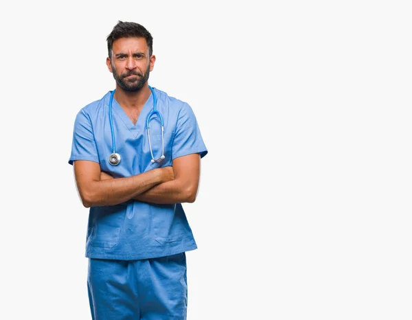 Erwachsene Hispanische Arzt Oder Chirurg Mann Mit Isoliertem Hintergrund Skeptisch — Stockfoto