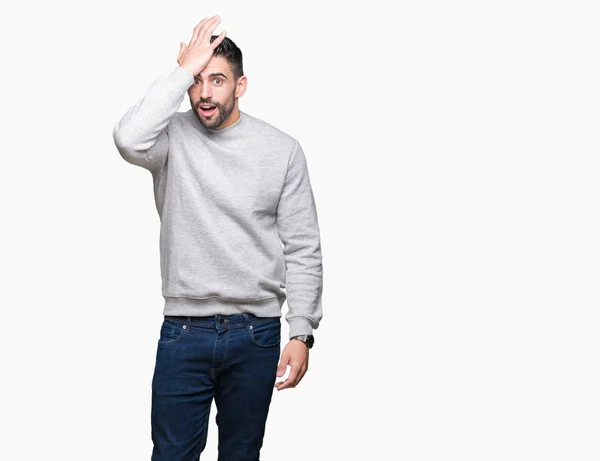 Jonge Knappe Man Dragen Sweatshirt Geïsoleerde Achtergrond Verrast Met Hand — Stockfoto