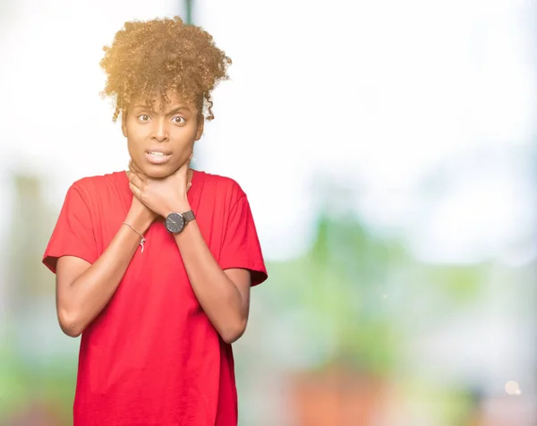 Linda Jovem Afro Americana Sobre Fundo Isolado Gritando Sufocar Porque — Fotografia de Stock