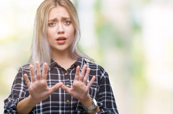 Jonge Blonde Vrouw Geïsoleerde Achtergrond Bang Doodsbang Met Angst Expressie — Stockfoto