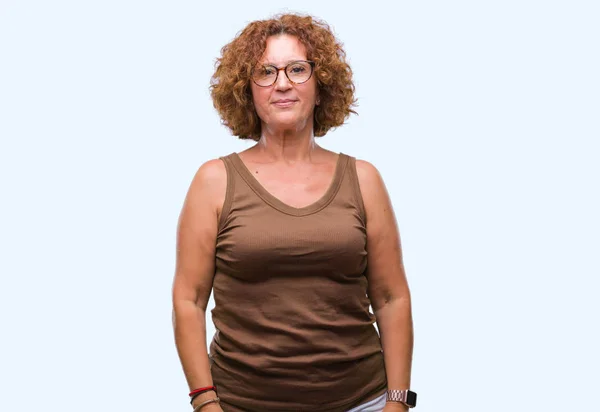 Латиноамериканка Средних Лет Очках Изолированном Фоне Серьезным Выражением Лица Простой — стоковое фото