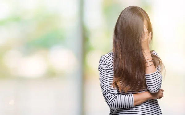 Młoda Kobieta Azjatyckich Okularach Białym Tle Smutny Wyrażenie Obejmujące Twarz — Zdjęcie stockowe