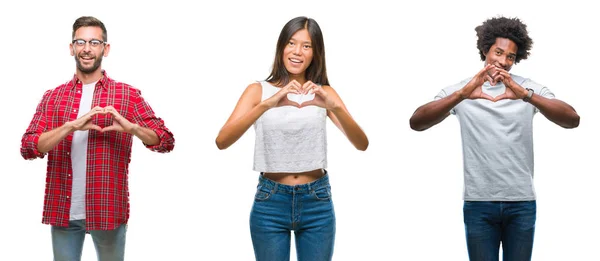 一群中国人 非洲裔美国人 西班牙人在孤立的背景微笑在爱中 用双手展示心灵的象征和形状 浪漫的概念 — 图库照片