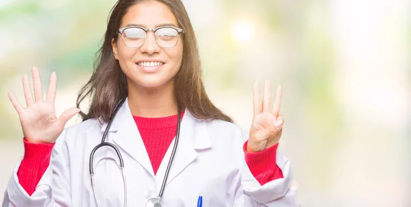 Jovem Árabe Médico Mulher Sobre Fundo Isolado Mostrando Apontando Para — Fotografia de Stock