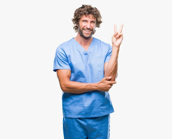 Hezký Hispánský Chirurg Lékař Muž Nad Izolované Pozadí Usmívající Smajlík — Stock fotografie