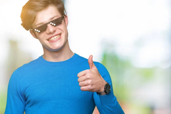Young Man Wearing Funny Thug Life Glasses Isolated Background Doing — Stock Photo, Image