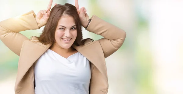 Mooie Grootte Jonge Vrouw Winterjas Dragen Geïsoleerd Achtergrond Die Zich — Stockfoto