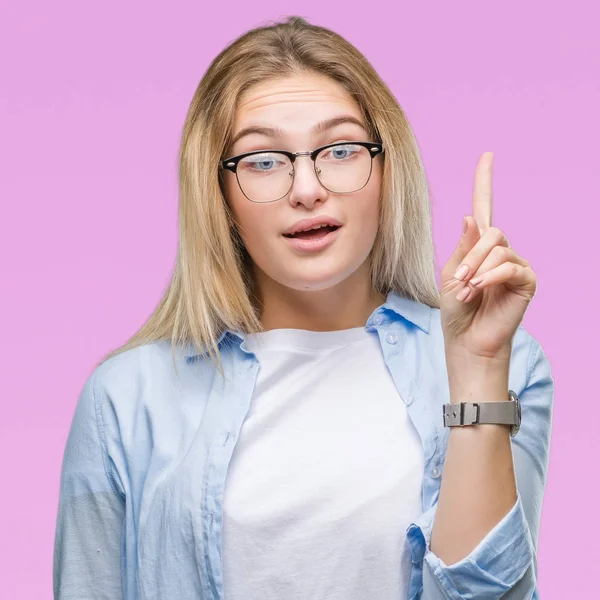 Jovem Mulher Negócios Caucasiana Usando Óculos Sobre Fundo Isolado Apontando — Fotografia de Stock