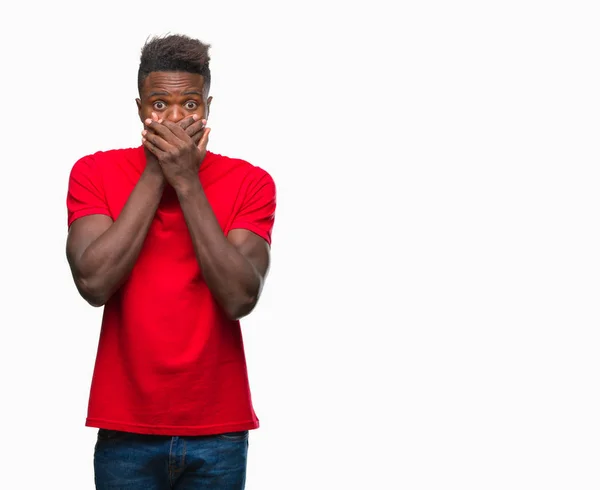 Joven Afroamericano Sobre Fondo Aislado Sorprendió Cubriendo Boca Con Las —  Fotos de Stock