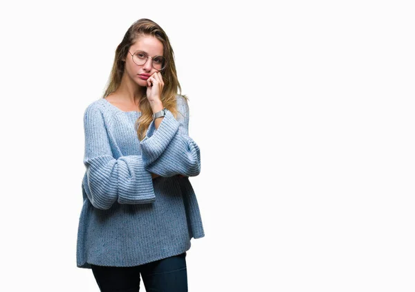 Giovane Bella Donna Bionda Indossa Maglione Occhiali Sfondo Isolato Pensando — Foto Stock