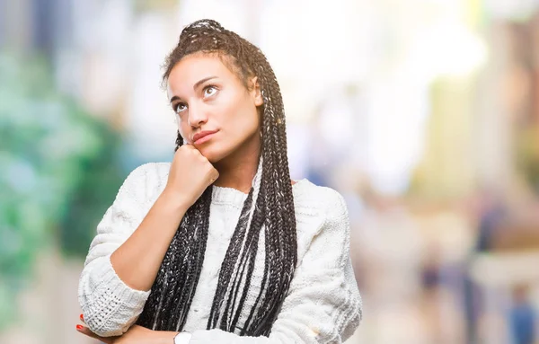 Joven Chica Afroamericana Trenzada Pelo Usando Suéter Sobre Fondo Aislado — Foto de Stock