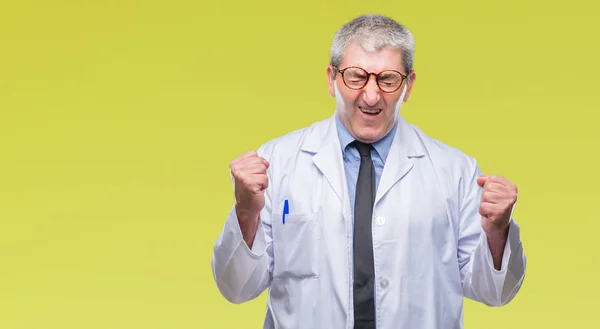 Beau Médecin Chevronné Scientifique Homme Professionnel Portant Manteau Blanc Sur — Photo